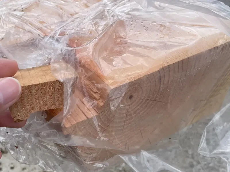 割れた母屋の梁