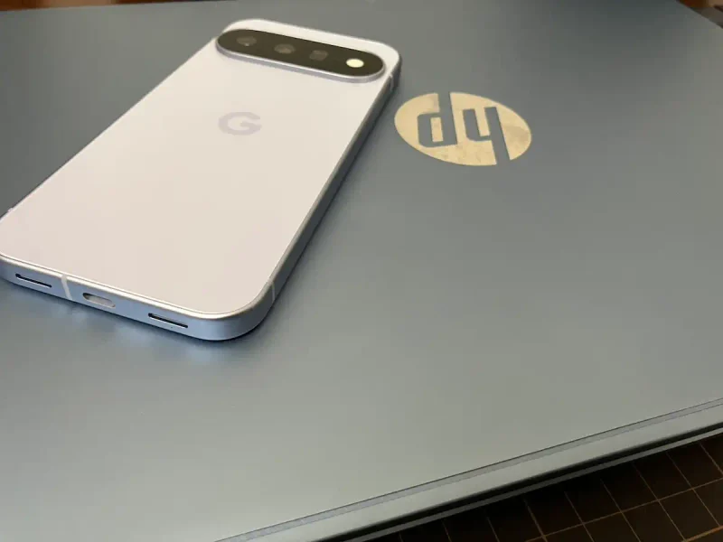 Pixel11と愛用ノートパソコン